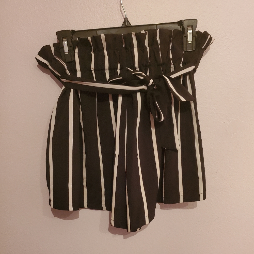 Self tie waist frill trim striped shorts